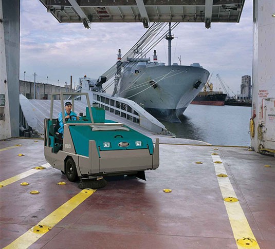 800 Spazzatrice industriale uomo a bordo alt 6